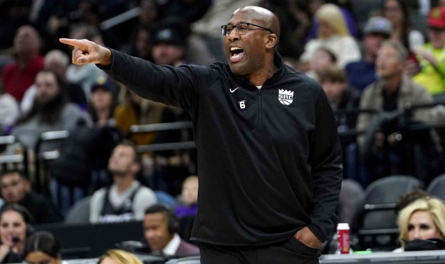 NBA'de yılın başantrenörü Mike Brown seçildi