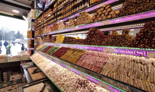Ramazan'ın başında hurmaya olan talep yerini şekerlemelere bıraktı