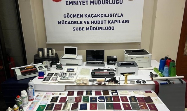 Sahte pasaport imal eden 5 şüpheli yakalandı