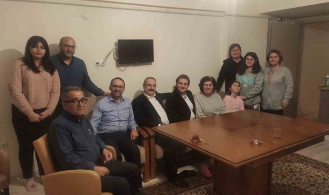 Salihli Kaymakamı Sağlam, iftarını depremzede aile ile yaptı