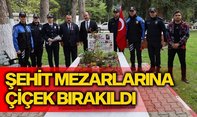 Şehit mezarlarına çiçek bırakıldı