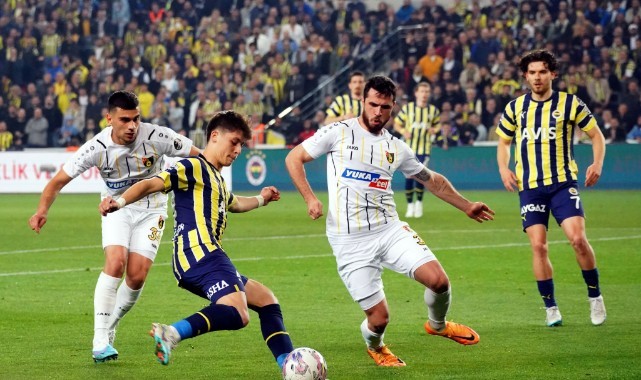 Spor Toto Süper Lig: Fenerbahçe: 1 - İstanbulspor: 0 (İlk yarı)   