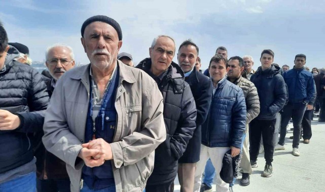 Tekerlekli sandalyesiyle tüm engelleri aşarak TCG Anadolu'yu görmeye geldi