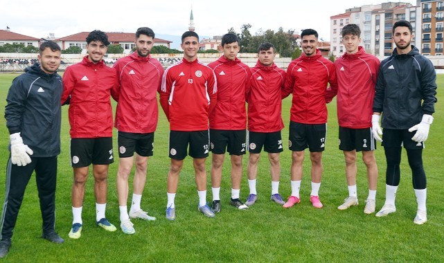 Turgutluspor U19'dan 9 futbolcu A takım antrenmanında!