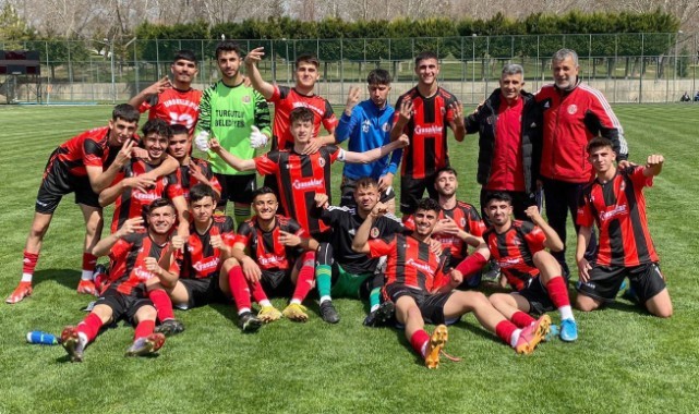 Turgutluspor U19 yarı finallere yükseldi