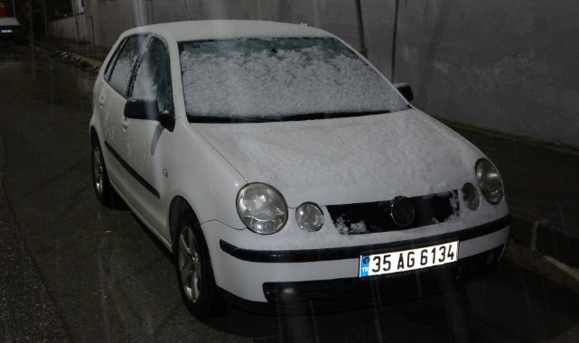 Uşak’a Nisan ayında kar yağdı