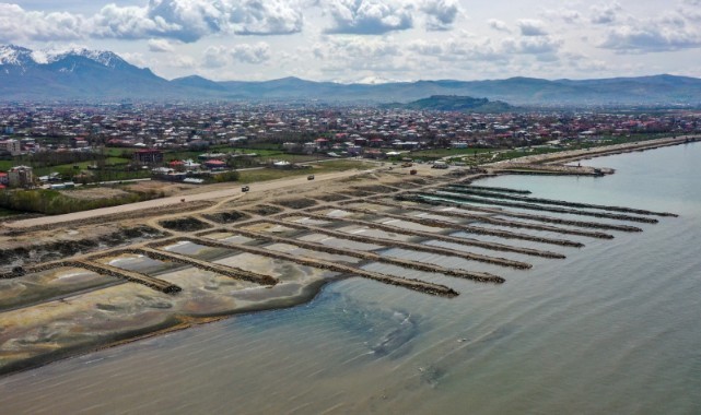 Van Gölü'nden 880 bin metreküp dip çamuru ve balçık çıkarıldı 