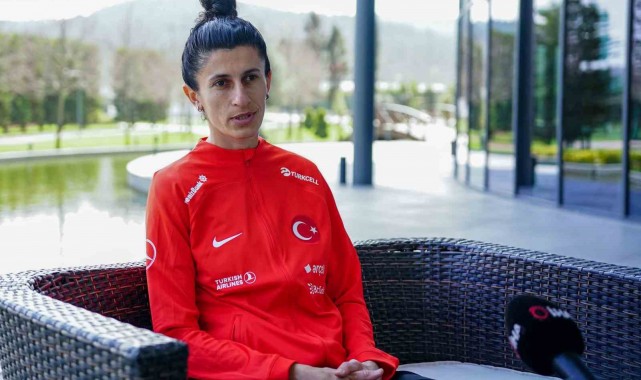 Yağmur Uraz: "Hem kupayı kazanıp hem de gol kraliçesi olmak istiyorum"