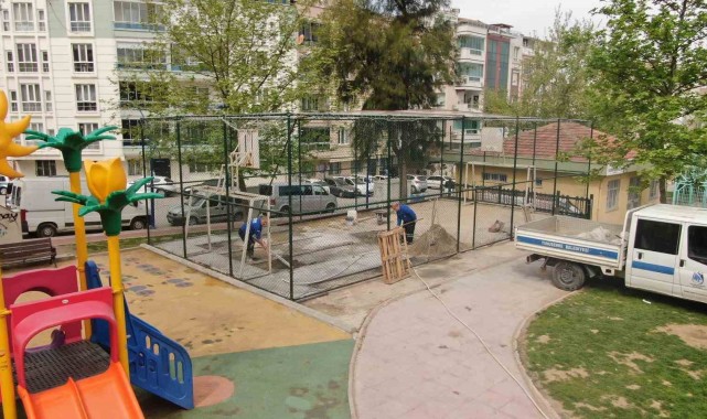 Yunusemre'de zemin yenileme çalışmaları sürüyor