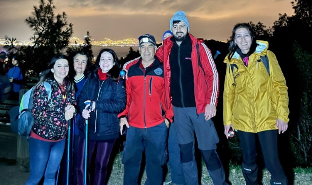 Zirve Dağcılık'tan gece yürüyüşü