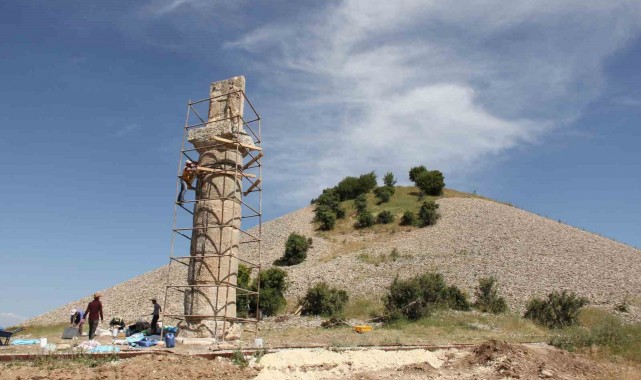 2 bin 43 yıllık 'tokalaşma' sütunu yeniden ayağa kaldırıldı