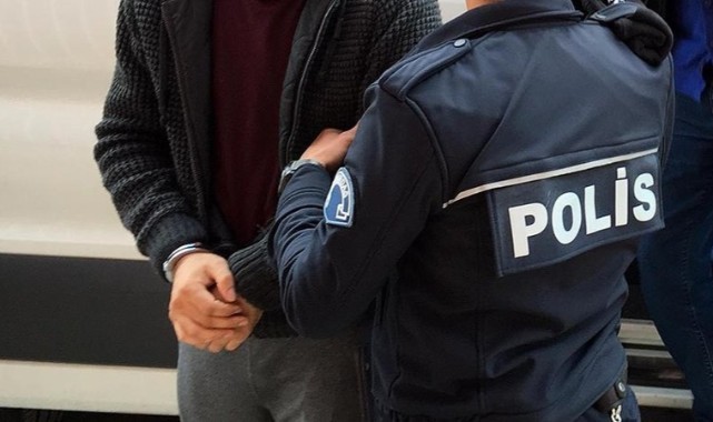 23 yaşındaki silah tacirini, İzmir polisi enseledi