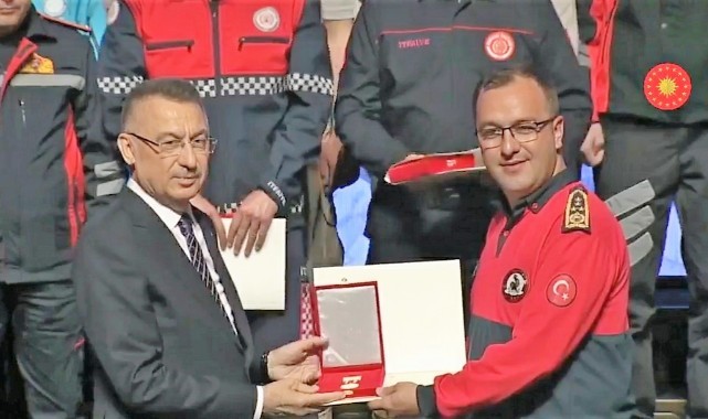 36 canı kurtaran Denizli Büyükşehir İtfaiyesine Devlet Üstün Fedakarlık Madalyası 