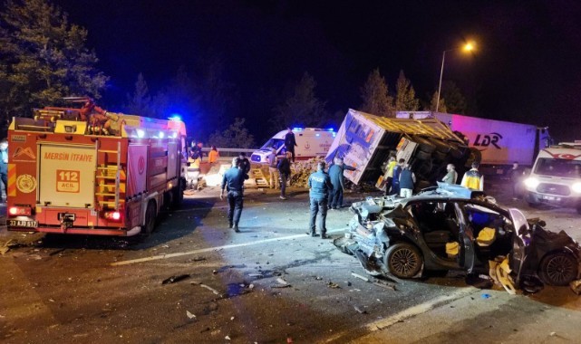Adana’da 13 aracın karıştığı zincirleme trafik kazası: 7 ölü, 7 yaralı 