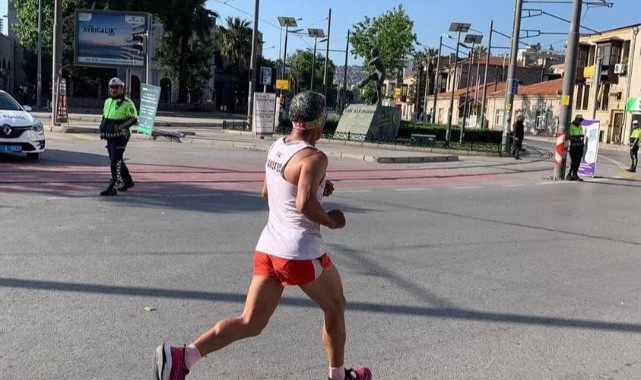 Ahmet Bayram Maraton İzmir'de Kürsüye Çıktı