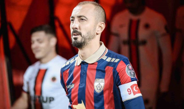 Ahmet İlhan Özek: "Çok üzgünüm"