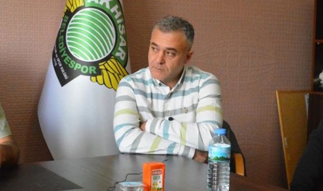 Akhisar'da oy kullanan anne ve babasını beklerken kalp krizi geçirip hayatını kaybetti