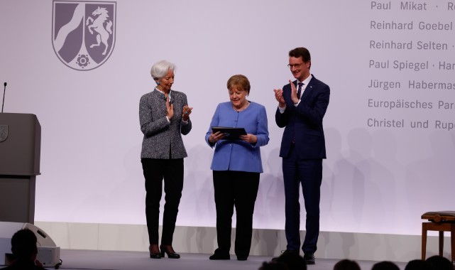 Almanya’nın eski Başbakanı Merkel devlet ödülü ile onurlandırıldı     