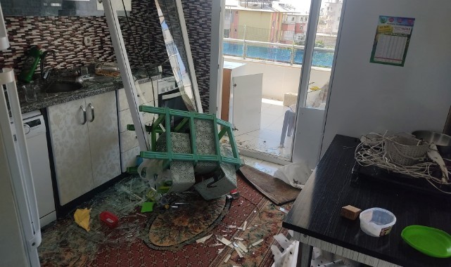 Anamur'daki hortum evleri savaş alanına çevirdi 