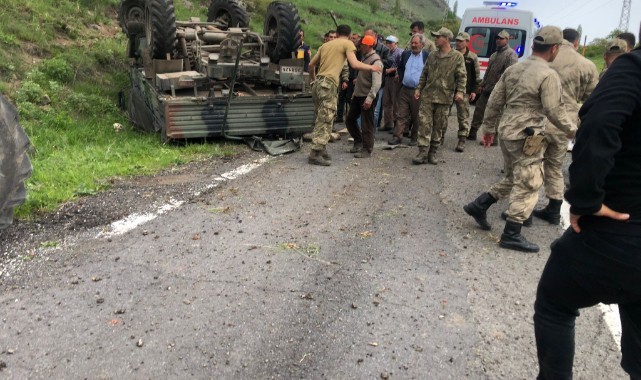 Ardahan'da askeri araç devrildi: 4 yaralı