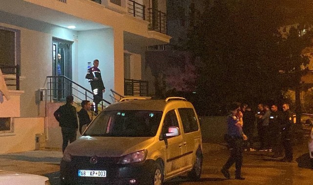 Ayrılmak isteyen polis sevgilisini başından vurdu   