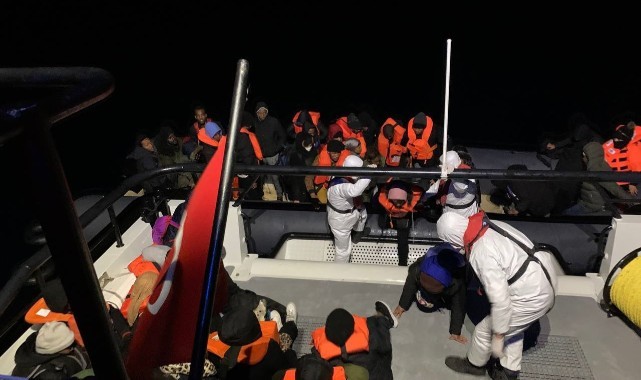 Ayvacık açıklarında 50 kaçak göçmen yakalandı   