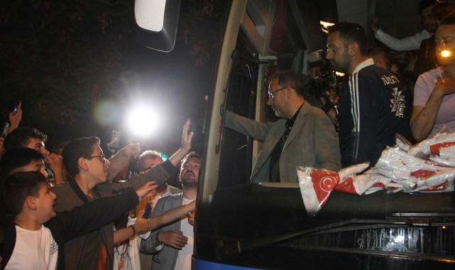 Bakan Kasapoğlu Selendi ve Kula ilçelerinde vatandaşlara hitap etti