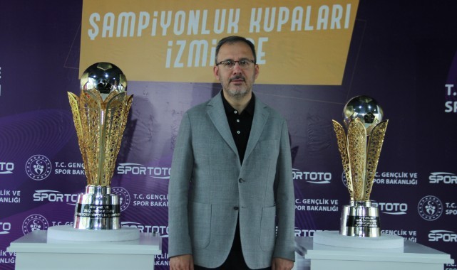 Bakan Kasapoğlu, Spor Toto Süper Lig ve 1. Lig kupalarının tanıtımına katıldı