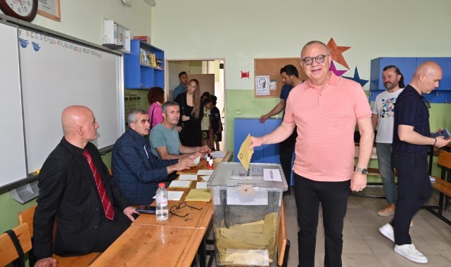 Başkan Ergün, ailesiyle birlikte oyunu kullandı