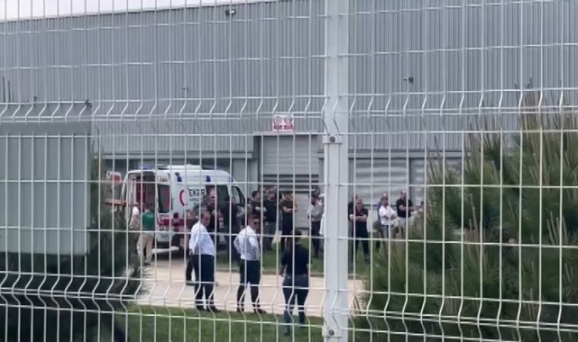 Bursa'da fabrikada yük indiren vinç devrildi: 1 kişi öldü 2 kişi yaralandı