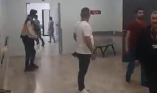 Damar yolu açılmadığını iddia etti, doktora saldırıp dişini kırdı  