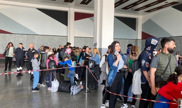 Depremzedeler oy kullanmak için ücretsiz olarak deprem bölgesine taşınıyor   