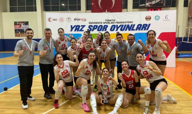 Doğuş Üniversitesi, kadın voleybolda Türkiye şampiyonu oldu