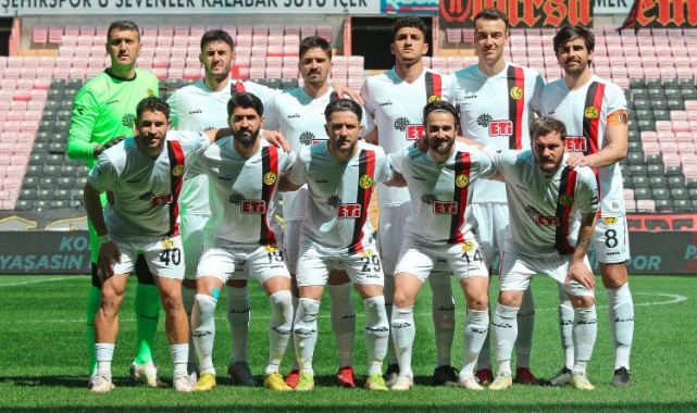 Efsane Eskişehirspor’un amatör lige düşmesiyle taraftarlar büyük üzüntü yaşadı 