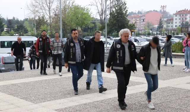 Esnaftan haraç aldığı iddiasıyla adliyeye sevk edilen zanlıların cezası belli oldu