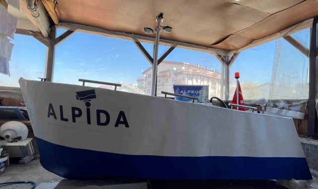 Evinin terasında İHA yapan Alper, şimdi de insansız deniz aracı yaptı