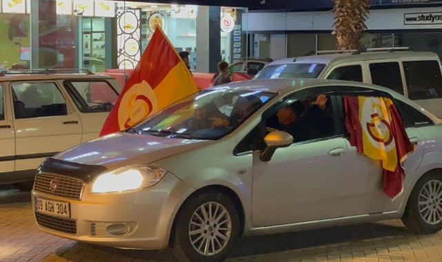 Galatasaray Taraftarı Şampiyonluğu Kutluyor (FOTO GALERİ)
