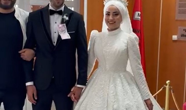 Gelin ve damat düğün öncesi oy kullandı