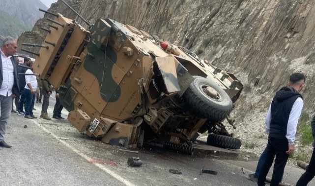 Hakkari'de askeri araç devrildi: 3 yaralı