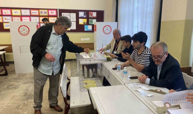 İstanbul'da oy kullanma işlemi başladı