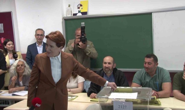 İYİ Parti Genel Başkanı Akşener, oyunu Üsküdar'da kullandı