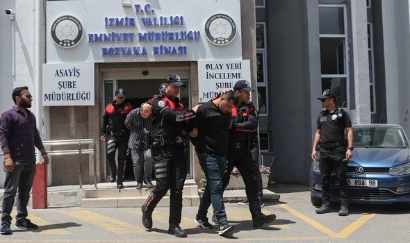 İzmir'de 5 kişinin öldüğü silahlı kavgaya ilişkin 9 şüpheli tutuklandı