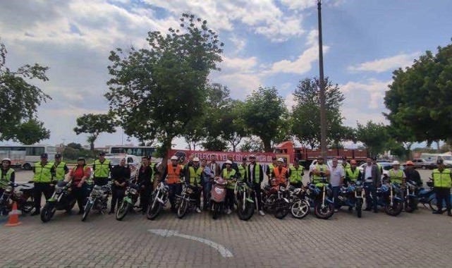 İzmir'de jandarma 300 reflektif yelek dağıttı