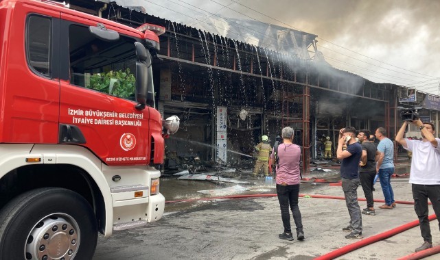 İzmir'deki yangın 4 iş yerine sıçradı