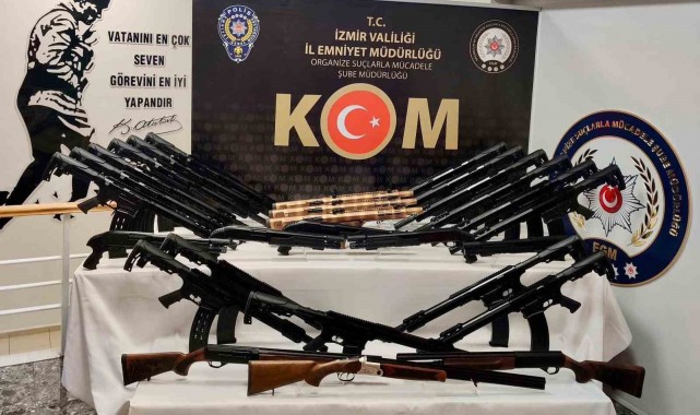 İzmir polisinden silah kaçakçılarına darbe