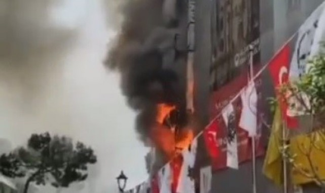 İzmir'de bir lokanta alev alev yandı