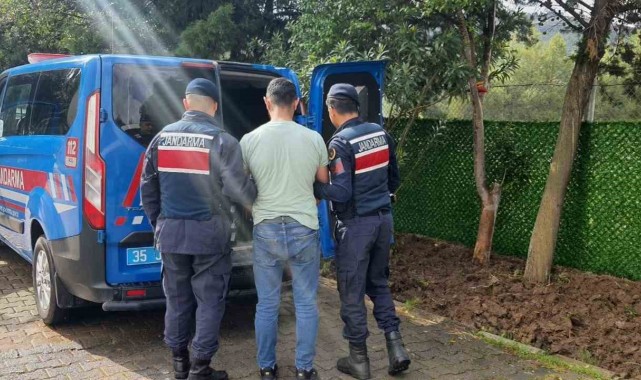 İzmir'in ilçelerinde operasyon: 13 tutuklama