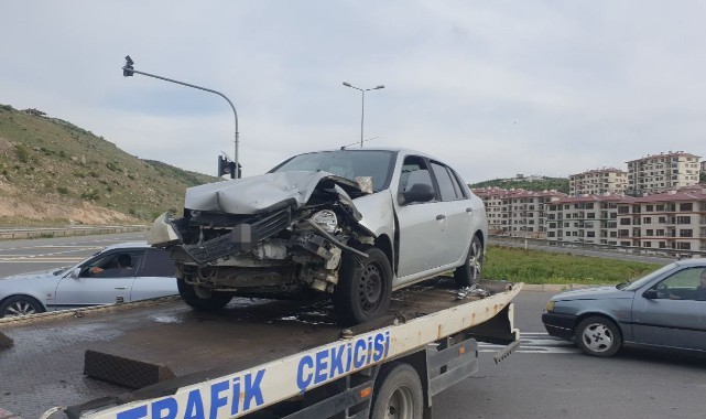 Kayseri'de trafik kazası: 5 kişilik otomobilden 10 yaralı çıktı