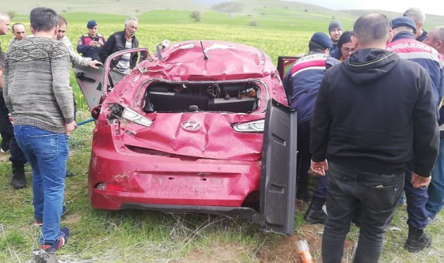 Kontrolden çıkan otomobil araziye uçtu: 3 yaralı   