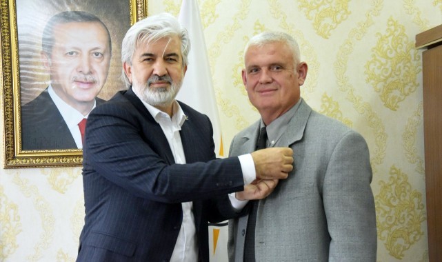 Manisa'da İYİ Parti'den istifa eden il yönetim kurulu üyeleri AK Parti'ye geçti